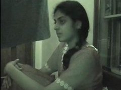 Cam: Indian University Girl HomeVid